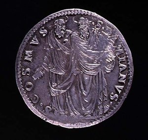 Rückseite einer Silbermünze mit SS Cosimo und Damien, geprägt 1532-1537 von Benvenuto Cellini