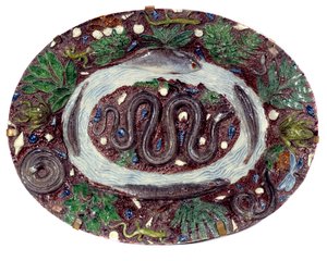 Faienceteller mit Schlangen und Amphibien. Durchmesser 0,52 m. 16. Jahrhundert. Realisiert von Bernard Palissy (1510-1589) Sevres. Nationalmuseum für Keramik