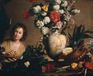Ein Stillleben mit Blumen, Obst, Gemüse und Meeresfrüchten auf einem Sims mit einer Figur, die einen Teller mit Kirschen hält