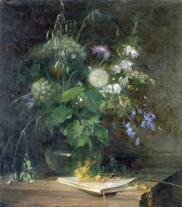 Wildblumen in einer Glasvase