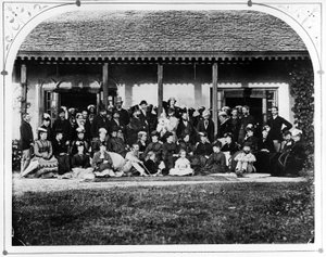 Gruppe - Regierungshaus, ca. 1871 von British Photographer