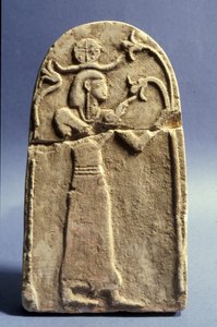 Stele, die eine Gottheit zeigt, die den Baum des Lebens verehrt, Kanaanäische Periode (1500-1200 v. Chr.) (Kalkstein)