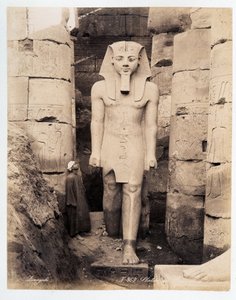 Eine Statue von Ramses in Luxor - Fotografie der Gebrüder Zangali, Ende 19. Jahrhundert