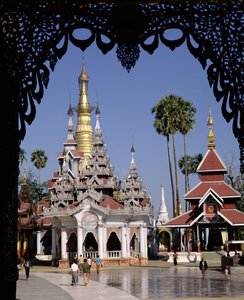 Der Tazaung der Shwedagon-Pagode, erbaut 1453-72 von Burmese School