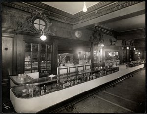 Eine Bar im Robert Treat Hotel, Newark, New Jersey, 1916 von Byron Company