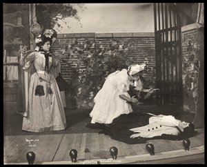 Eine Szene aus einer Amateuraufführung eines Stücks mit dem Titel Angelina, die verwaiste Erbin, präsentiert am Barnard College, New York