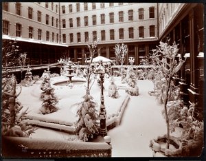 Innenhof des Park Avenue Hotels, 1908 von Byron Company