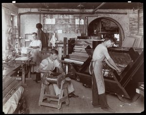 Männer arbeiten in der Hardman, Peck und Co. Klavierfabrik, New York, 1907