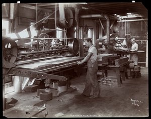 Männer arbeiten in der Hardman, Peck und Co. Klavierfabrik, New York, 1907