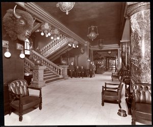 Treppe und Lobby im Park Avenue Hotel, 1901 oder 1902