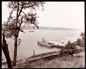 Blick nordostwärts von Riverside Drive und Park auf den Hudson River, New York, ca. 1893 von Byron Company