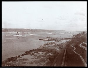Ansicht von US-Kriegsschiffen im Hudson River während des Besuchs von Prinz Louis von Battenberg, 1905 von Byron Company