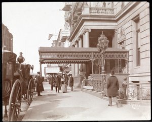 Ansicht des Hotel Manhattan an der 42nd Street und Madison Avenue, New York, 1900 oder 1901 (Silbergelatineabzug) von Byron Company