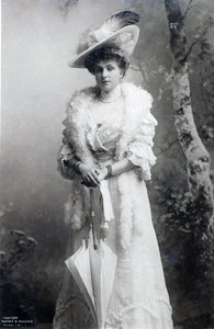 Königin von Spanien, Ena von Battenberg, ca. 1910 von J.B. and Brown J. Rowbotham