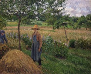 Gärtner steht neben einem Heuhaufen, bewölkter Himmel, Eragny von Camille Pissarro