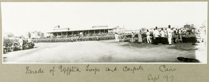 Parade ägyptischer Truppen und Teppiche, Kairo, September 1917 von Capt. Arthur Rhodes