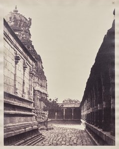 Perumal Tempel Vimana von der Ecke des Hofes, Madurai von Captain Linnaeus Tripe