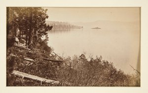 Vier Eisenbahnszenen und vier Ansichten des Lake Tahoe: Lake Tahoe von Artist Rocks von Carleton E. Watkins