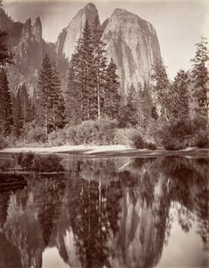Spiegelansicht der Cathedral Rocks, Yosemite, ca. 1872, gedruckt ca. 1876 von Carleton E. Watkins.