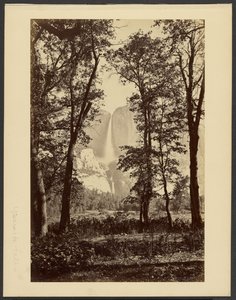 [Yosemite Falls, von unten] von Carleton Watkins