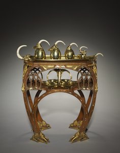Tablett mit Sahnekrug, Zuckerdose mit Deckel, Teekanne, Heißwasserkanne und Tablett, ausgeführt von Adrien-Aurélien Hebrard, und Tisch, ca. 1907