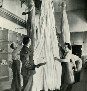 Fallschirmpacker, ca. 1943