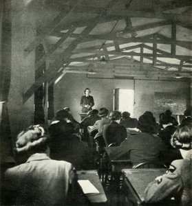 W.A.A.F. Offizier hält Vortrag, um 1943