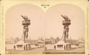 Kolossale Hand und Fackel, Liberty, Centennial Exhibition, Philadelphia von Centennial Photographic Co.