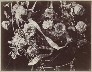 Blumenstudie mit Korb und Bändern