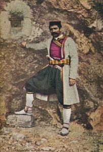 Ein Montenegriner in Festtagskleidung, ca. 1913 von Charles J. S. Makin