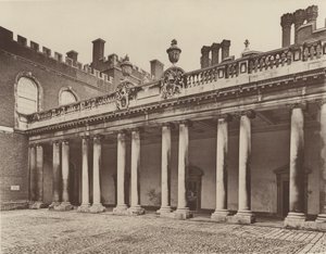 Hampton Court Palace, Kolonnade zum Königseingang