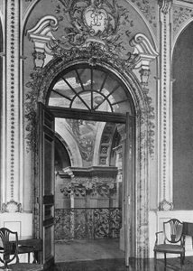 Der Hohe Salon und die Wölbung der Halle von Charles Latham