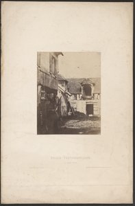 Hof eines Bauernhauses von Charles Marville