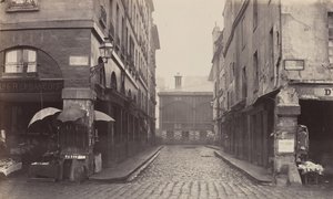 Rue du Contrat-Social, de la rue de la Tonnellerie, 1864-1865 von Charles Marville