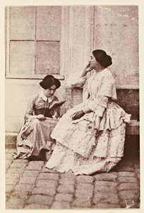Frauen in einem Hof von Charles Nègre