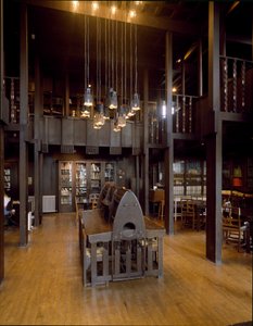 Innenansicht des Lesesaals der Kunsthochschule, entworfen von Architekt Charles Rennie Mackintosh von Charles Rennie Mackintosh