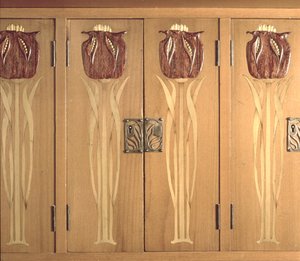 Detail der geschnitzten Einlegearbeit an einem Schrank, hergestellt von der Guild of Handicraft, ca. 1898-99 von Charles Robert Ashbee