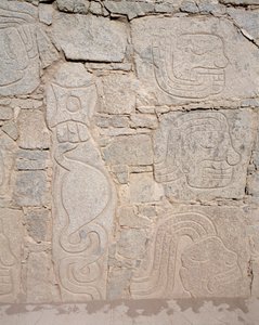 Präkolumbianische Kunst: Relief auf Ruinen, 9. Jahrhundert v. Chr. von Chavin Chavin