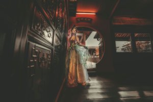 Goldenes Kleid Mondtor