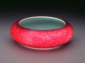 Ein chinesischer Porzellan-Pfirsichblüten-Glasur-Pinselwäscher