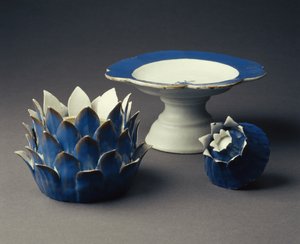 Eine Gemüseform-Terrine, Deckel und Tazza, Jiaqing-Periode (1796-1820) ca. 1800