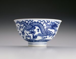 Schale mit Drachen und Wellen, Xianfeng-Zeit 1851-61