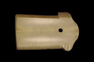 Fragment einer Dolchaxt (ge), späte Shang- bis frühe Westliche Zhou-Dynastie, 12.-10. Jahrhundert v. Chr.