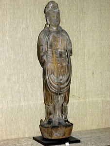 Kouan-yin, Bodhisattva des Mitgefühls, Song-Dynastie (960-1276) (bemaltes Holz) von Chinese School