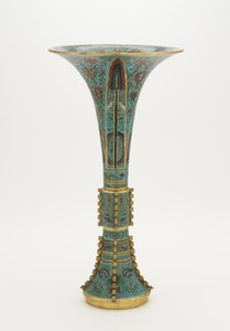 Vase in Form eines archaischen Gu, 1662-1722