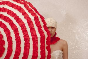 Geheimnisvoller roter Regenschirm von Christine von Diepenbroek