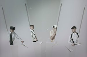 Papierflieger-Kommunikation von Christine von Diepenbroek