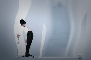 Stilvolle Wächterpose