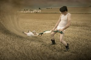 Surreales Feldvakuum von Christine von Diepenbroek