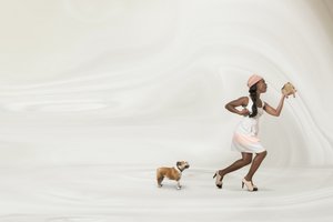 Launische Frau und Hund